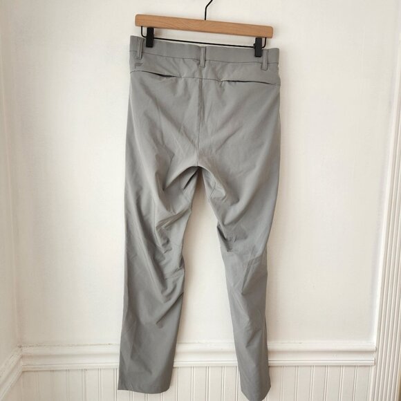 Fabletics Men's Grey Golf Pants Strech Performance Wear Classic Fit Size 30x32 - Picture 3 of 8